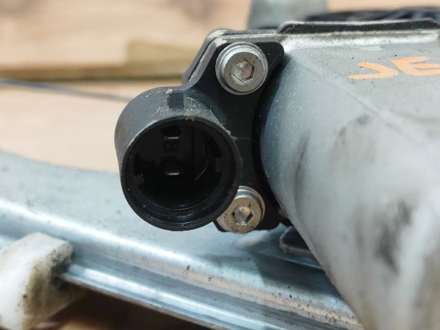 bontott DACIA SANDERO Jobb első Ablakemelő Szerkezet (Elektromos)