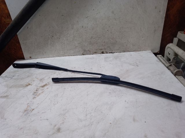 bontott DACIA SANDERO Jobb első Ablaktörlő Kar