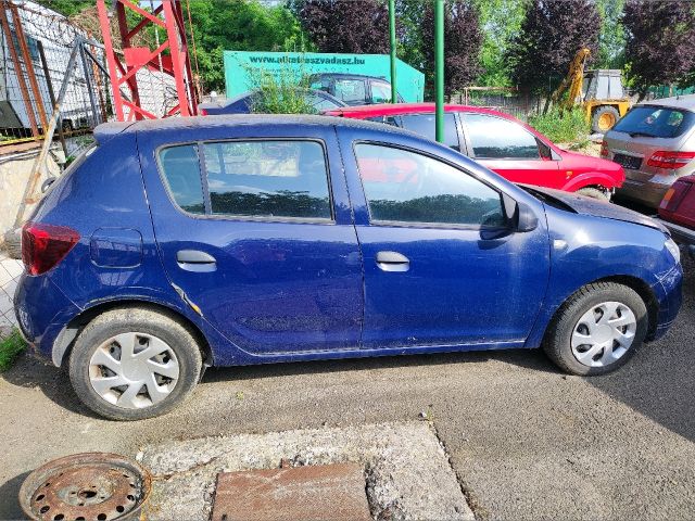 bontott DACIA SANDERO Jobb első Ajtó (Részeivel)