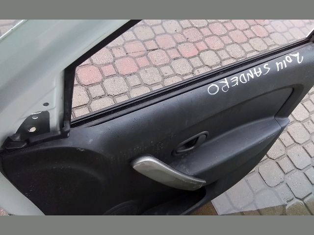 bontott DACIA SANDERO Jobb első Ajtó (Részeivel)
