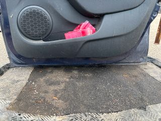 bontott DACIA SANDERO Jobb első Ajtó (Részeivel)