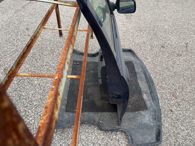 bontott DACIA SANDERO Jobb első Ajtó (Részeivel)