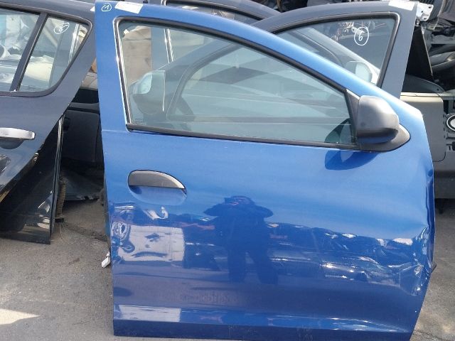 bontott DACIA SANDERO Jobb első Ajtó (Üres lemez)