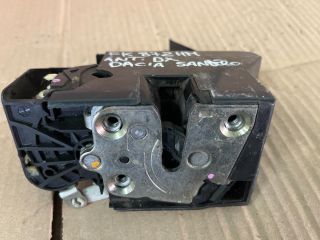 bontott DACIA SANDERO Jobb első Ajtózár