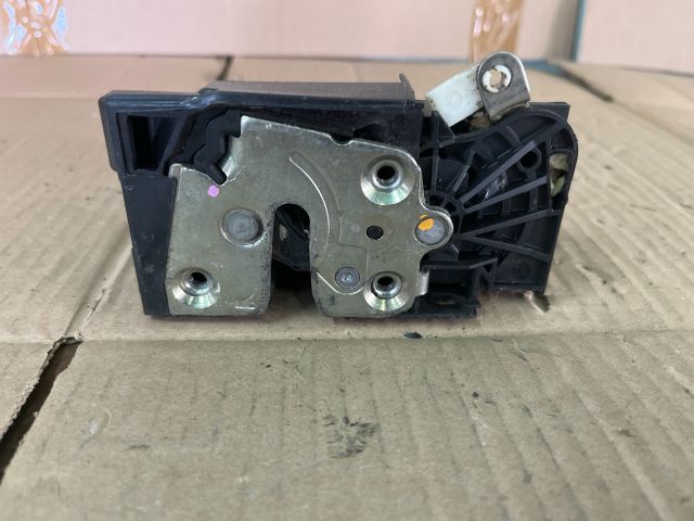 bontott DACIA SANDERO Jobb első Ajtózár