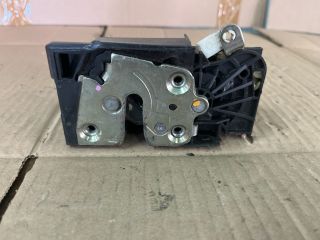 bontott DACIA SANDERO Jobb első Ajtózár