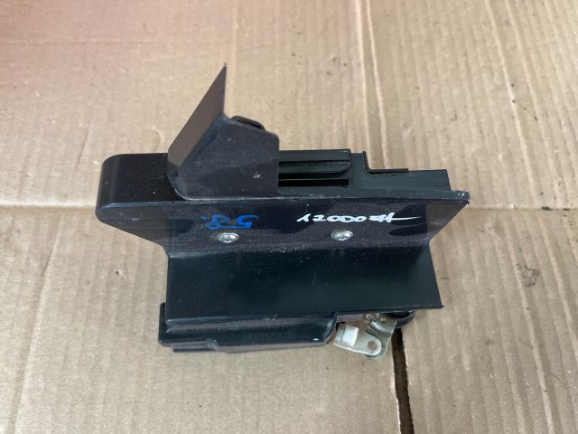 bontott DACIA SANDERO Jobb első Ajtózár