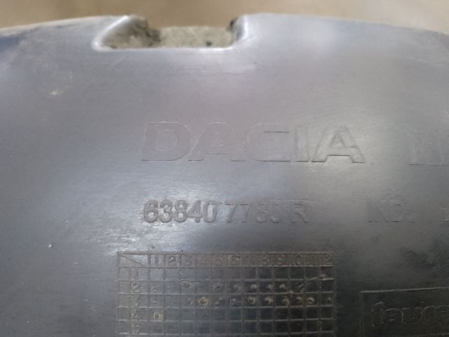 bontott DACIA SANDERO Jobb első Dobbetét (Kerékjárati, Műanyag)