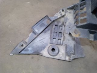 bontott DACIA SANDERO Jobb első Dobbetét (Kerékjárati, Műanyag)