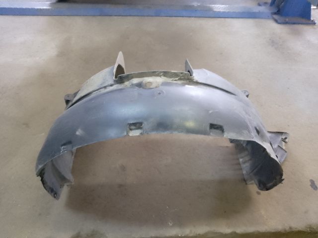 bontott DACIA SANDERO Jobb első Dobbetét (Kerékjárati, Műanyag)