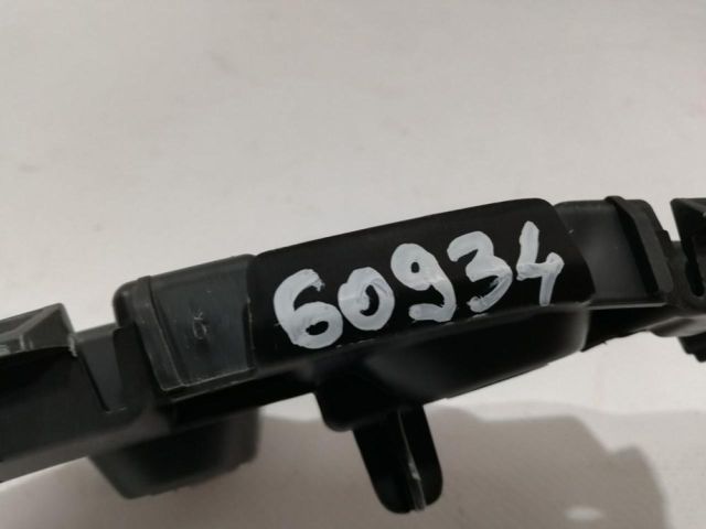 bontott DACIA SANDERO Jobb első Oldal Lökhárító Tartó (Műanyag)