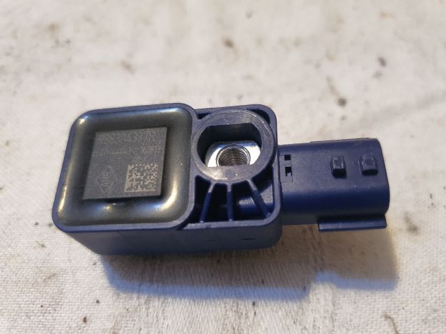 bontott DACIA SANDERO Jobb első Oldal Ütközés Érzékelő