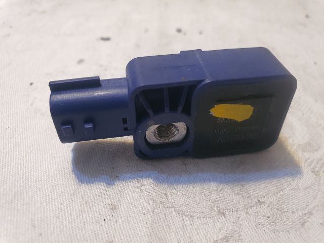 bontott DACIA SANDERO Jobb első Oldal Ütközés Érzékelő