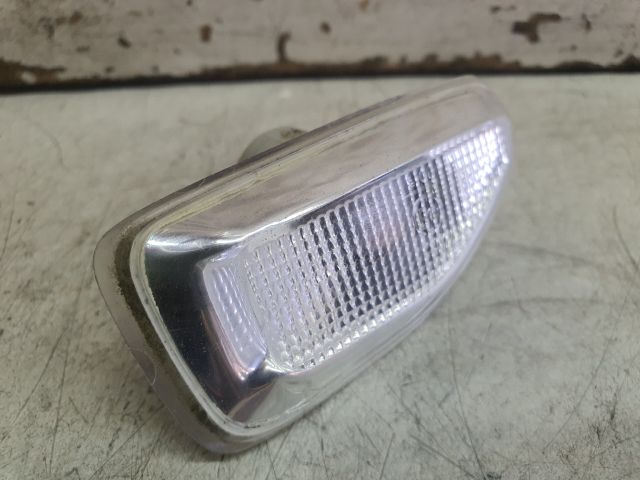 bontott DACIA SANDERO Jobb első Sárvédő Irányjelző