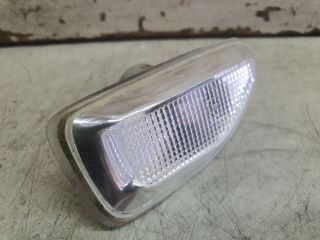 bontott DACIA SANDERO Jobb első Sárvédő Irányjelző