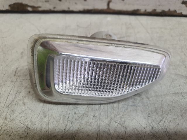 bontott DACIA SANDERO Jobb első Sárvédő Irányjelző