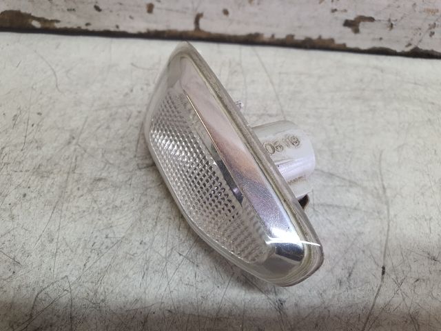 bontott DACIA SANDERO Jobb első Sárvédő Irányjelző