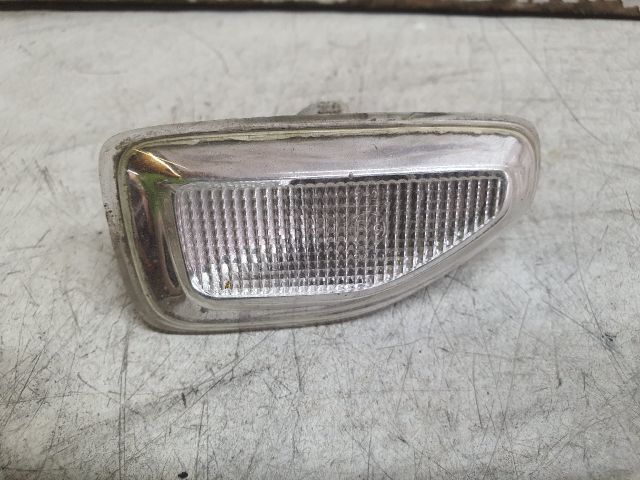 bontott DACIA SANDERO Jobb első Sárvédő Irányjelző