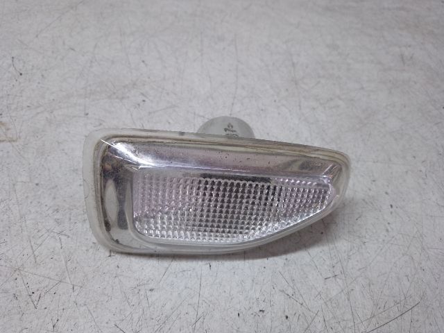 bontott DACIA SANDERO Jobb első Sárvédő Irányjelző