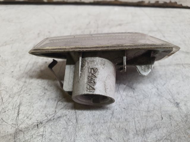 bontott DACIA SANDERO Jobb első Sárvédő Irányjelző