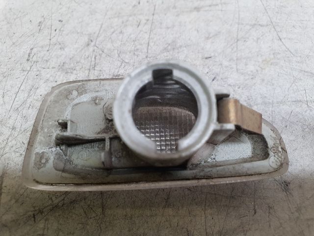 bontott DACIA SANDERO Jobb első Sárvédő Irányjelző