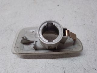 bontott DACIA SANDERO Jobb első Sárvédő Irányjelző