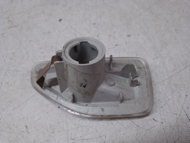 bontott DACIA SANDERO Jobb első Sárvédő Irányjelző