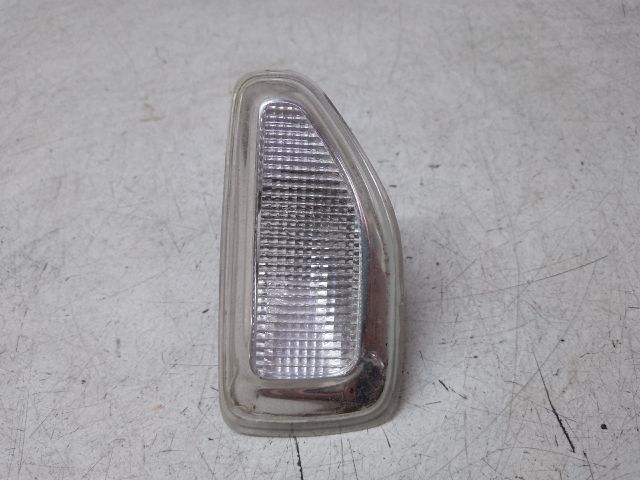 bontott DACIA SANDERO Jobb első Sárvédő Irányjelző