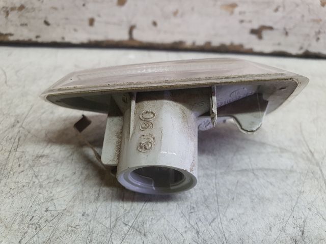 bontott DACIA SANDERO Jobb első Sárvédő Irányjelző