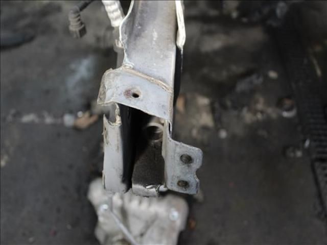 bontott DACIA SANDERO Jobb első Ütközéscsillapító