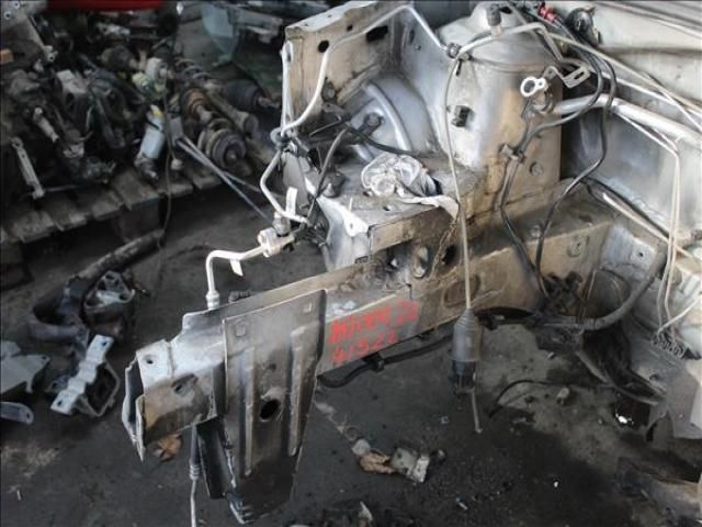 bontott DACIA SANDERO Jobb első Ütközéscsillapító