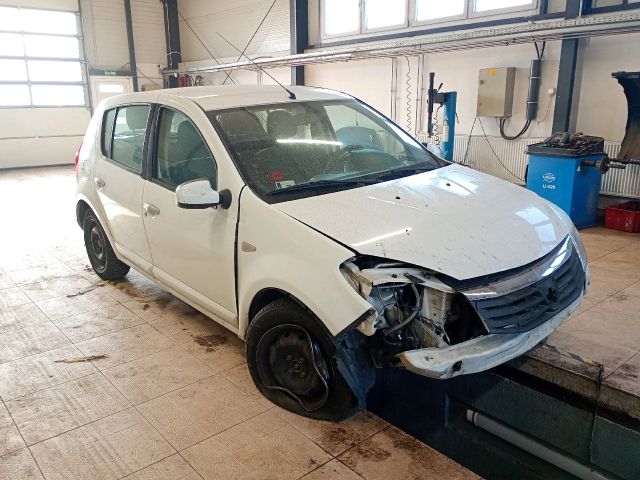 bontott DACIA SANDERO Jobb első Vízlehúzó Gumicsík