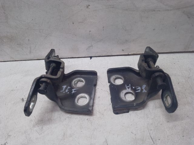 bontott DACIA SANDERO Jobb első Zsanér