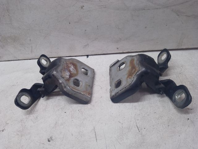 bontott DACIA SANDERO Jobb első Zsanér