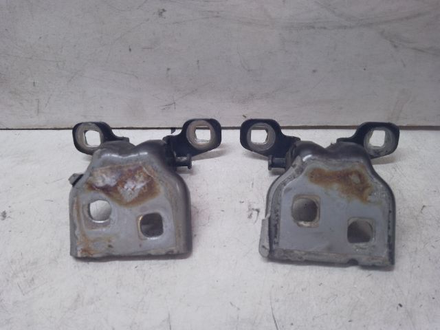 bontott DACIA SANDERO Jobb első Zsanér