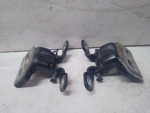 bontott DACIA SANDERO Jobb első Zsanér