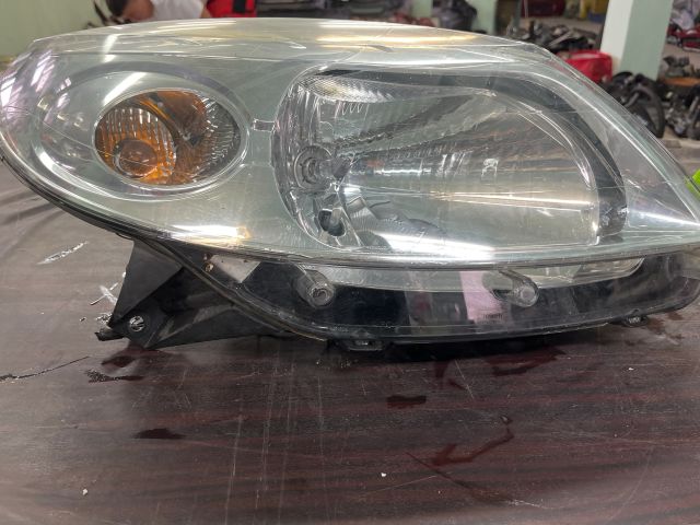 bontott DACIA SANDERO Jobb Fényszóró