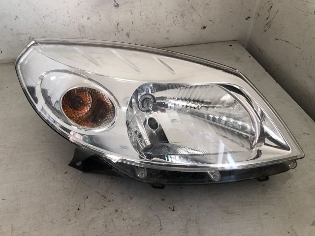 bontott DACIA SANDERO Jobb Fényszóró