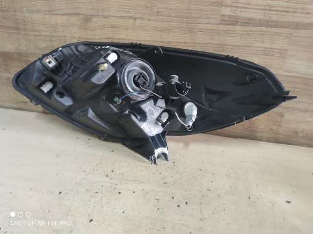 bontott DACIA SANDERO Jobb Fényszóró