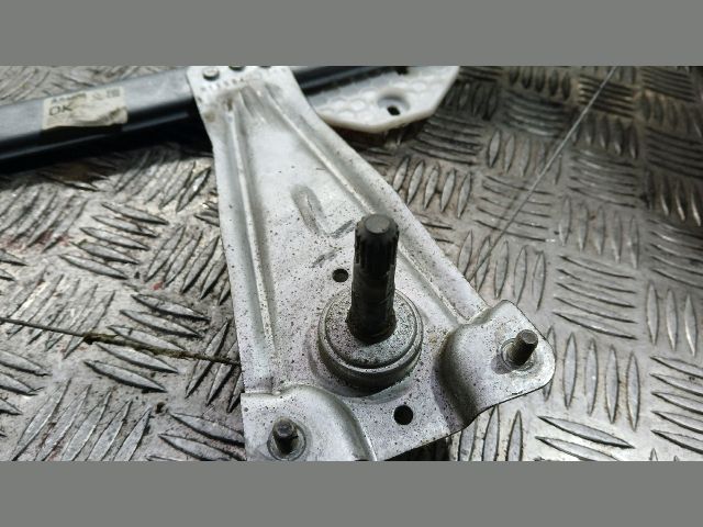 bontott DACIA SANDERO Jobb hátsó Ablakemelő Szerkezet (Mechanikus)