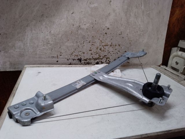 bontott DACIA SANDERO Jobb hátsó Ablakemelő Szerkezet (Mechanikus)