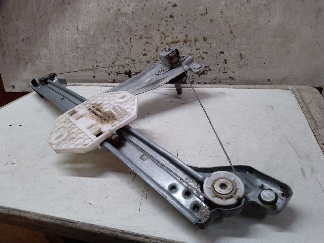 bontott DACIA SANDERO Jobb hátsó Ablakemelő Szerkezet (Mechanikus)