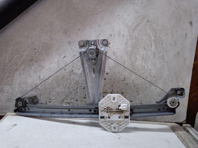 bontott DACIA SANDERO Jobb hátsó Ablakemelő Szerkezet (Mechanikus)