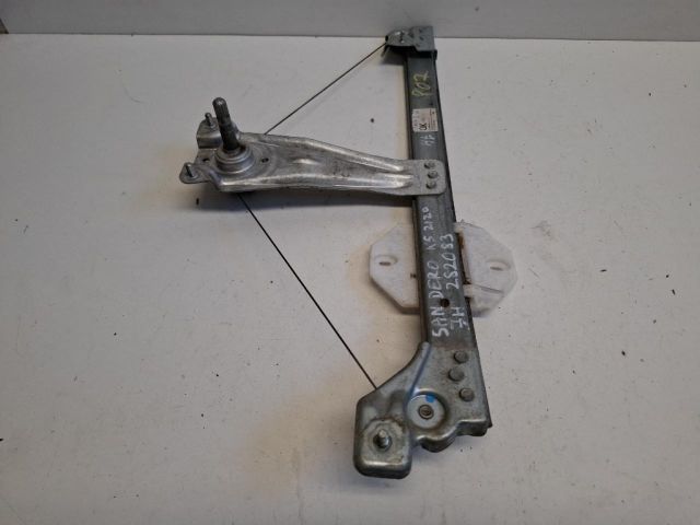 bontott DACIA SANDERO Jobb hátsó Ablakemelő Szerkezet (Mechanikus)