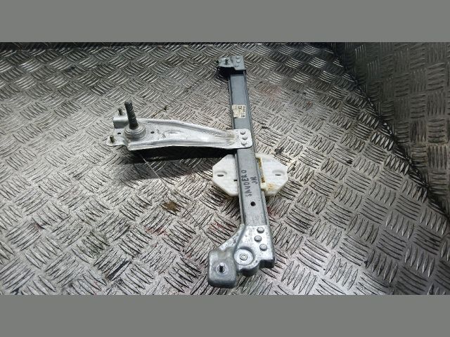 bontott DACIA SANDERO Jobb hátsó Ablakemelő Szerkezet (Mechanikus)