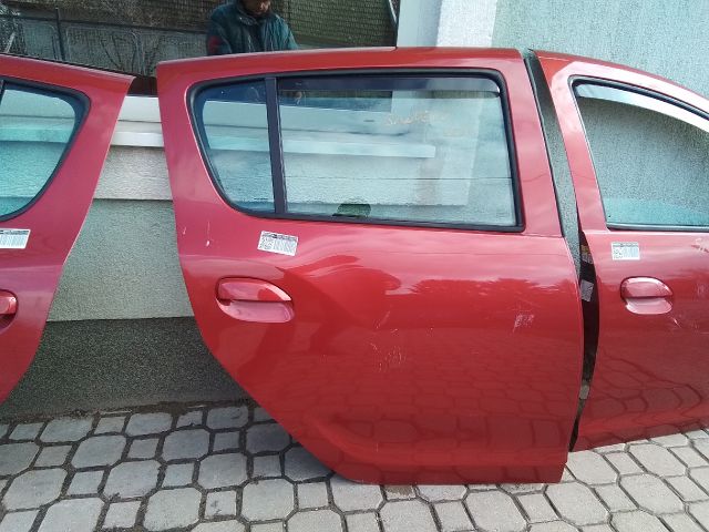 bontott DACIA SANDERO Jobb hátsó Ajtó (Részeivel)