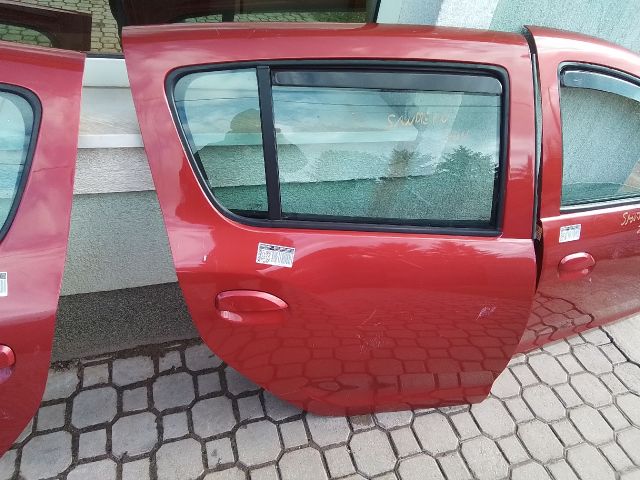 bontott DACIA SANDERO Jobb hátsó Ajtó (Részeivel)