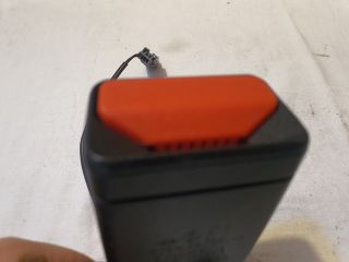 bontott DACIA SANDERO Jobb hátsó Biztonsági Öv Csat