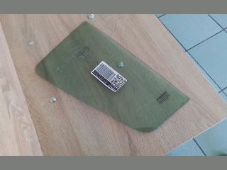 bontott DACIA SANDERO Jobb hátsó Fixüveg (Ajtóban)