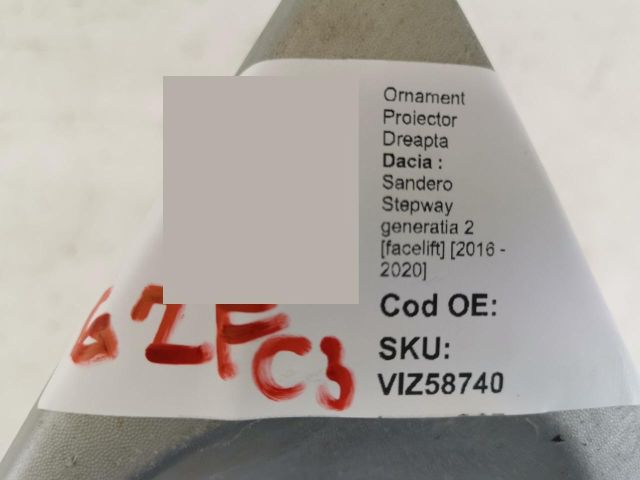 bontott DACIA SANDERO Jobb Ködfényszóró Lámpakeret